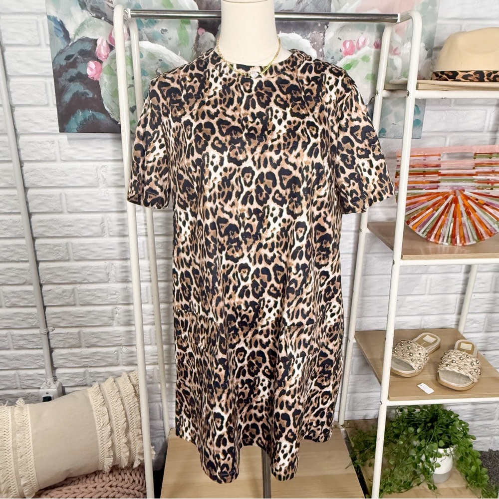 NEW MABLE Leopard Short Sleeve Mini Shift Dress in Leopard Small